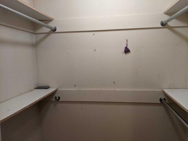 Building Photo - bedroom in San Francisco CA 94112