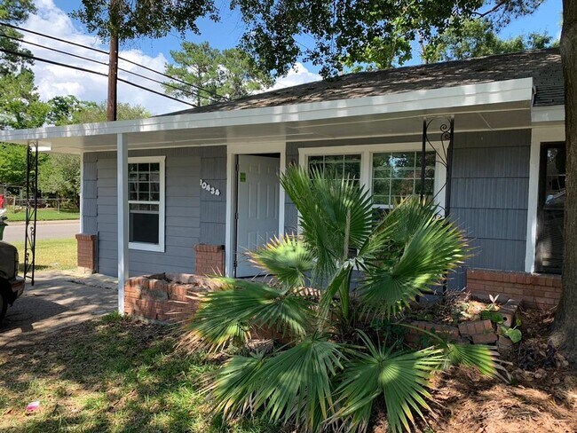 Building Photo - 10434 Envoy St