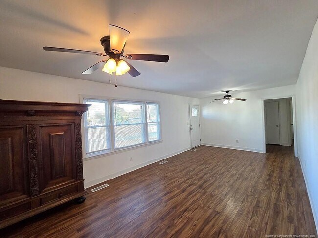 Foto del edificio - 1008 Hope Mills Rd