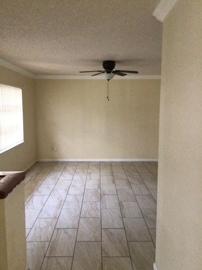 Building Photo - 2/2/2  SINGLE FAMILY IN GREAT LOCATION CALL LINDA PATTI 386.837.2882