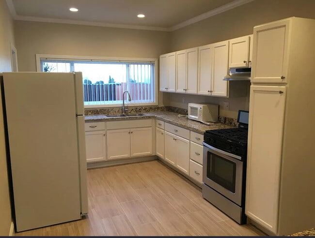 Building Photo - 1444 Highland Blvd