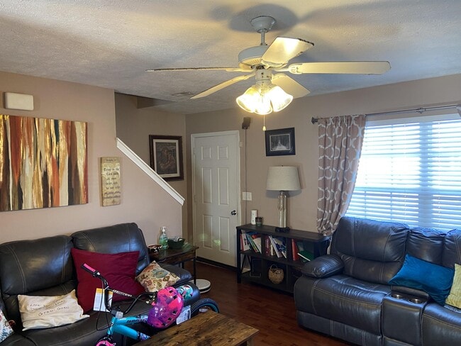 Photo - 203 Meigs Dr House