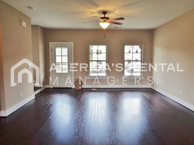 Building Photo - Two-level Town home for Rent just minutes ...