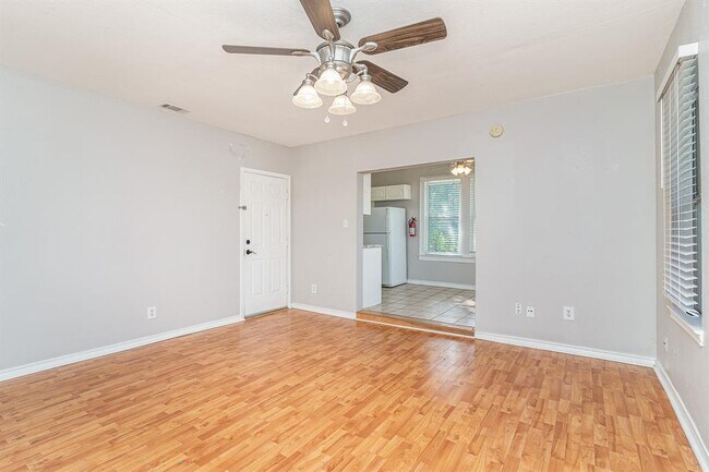 Foto del edificio - 5803 Tremont St