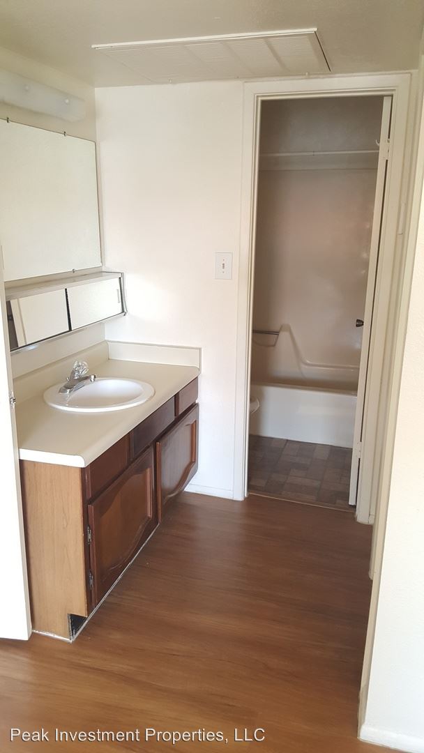 Foto del edificio - 1603-1603 W Denton Ln