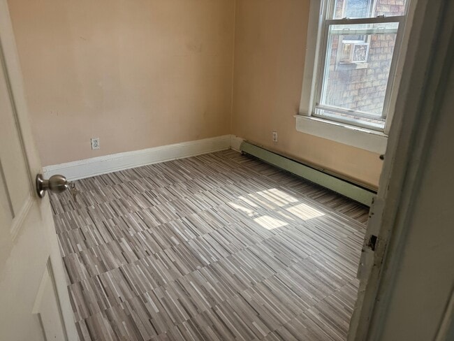 Building Photo - 346 Union Ave
