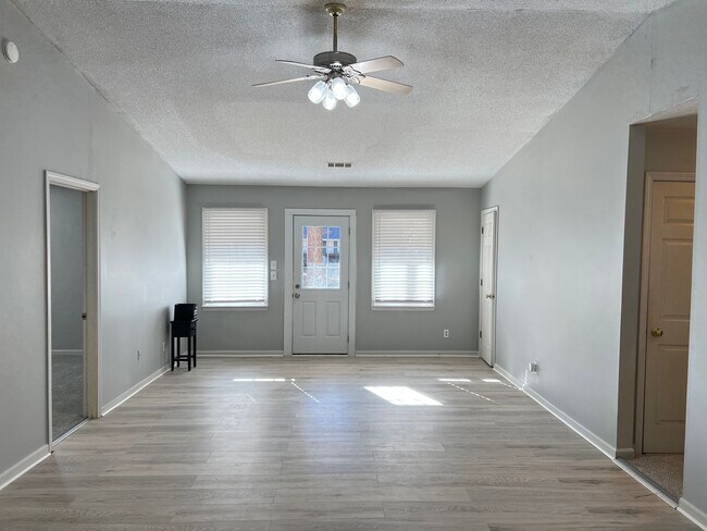 Building Photo - Really Cute Home in Lake Wildwood