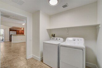 Building Photo - 6868 Sky Pointe Dr
