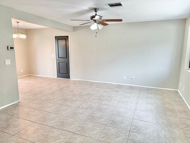 Foto del edificio - Comfortable and Spacious 3 bed 2 bath home!