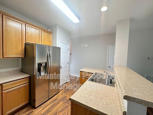 Building Photo - 631 Elm Ave