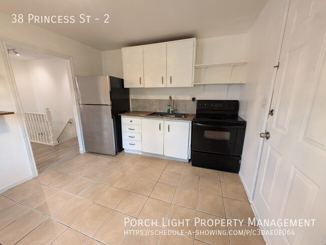 Building Photo - Cute, Private, 1 Bedroom Apartment with Private Laundry