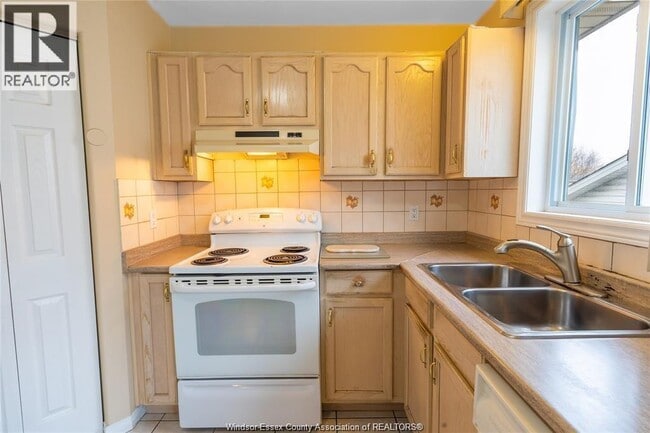 Building Photo - 4012 Acorn Cres