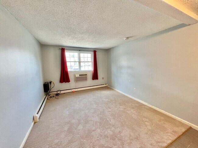 Building Photo - 428 Great Rd