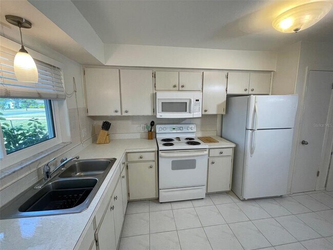 Building Photo - 171 Golf Club Ln