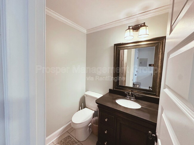 Building Photo - 70 Radcliffe St