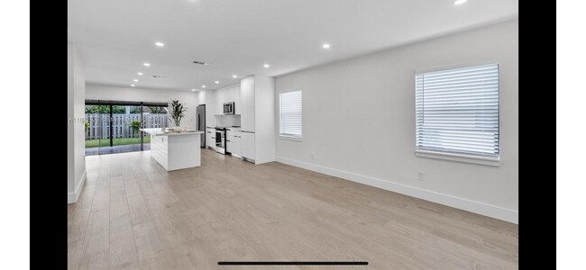 Building Photo - 4736 SW 136th Pl