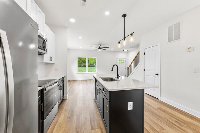 Building Photo - 2043 Greenoak Dr