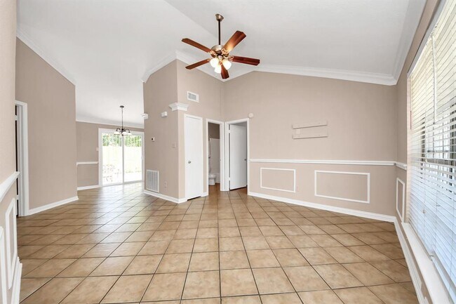 Foto del edificio - 12922 Grovemill Dr