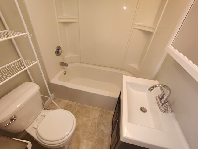 Building Photo - 714 W Main St