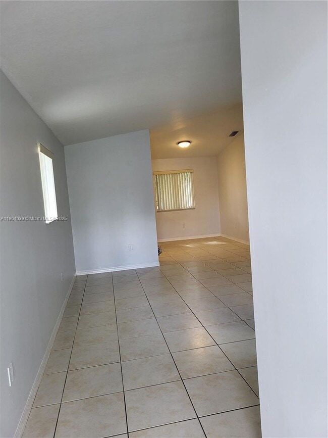 Foto del edificio - 1240 SE 28th Ct