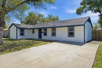 Building Photo - 5962 Ridgeway Dr