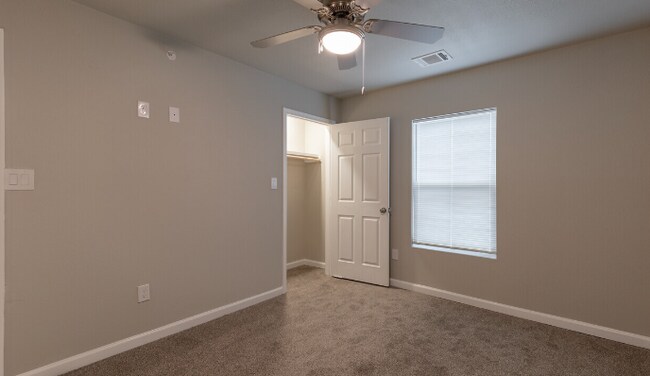 Building Photo - 270 Plez Morgan Dr
