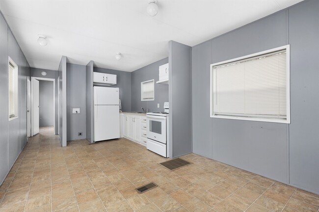 Building Photo - 5015 39th St E