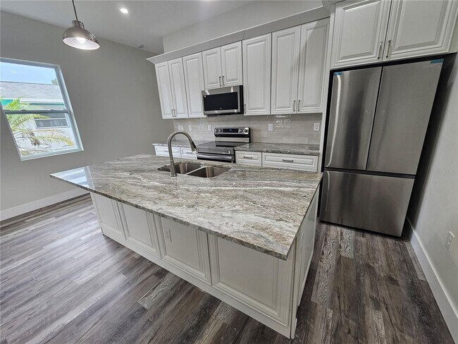 Foto del edificio - 3525 McIntosh Rd