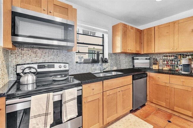 Foto del edificio - 836 W 40th St