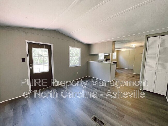 Foto del edificio - 26 Magic Dr