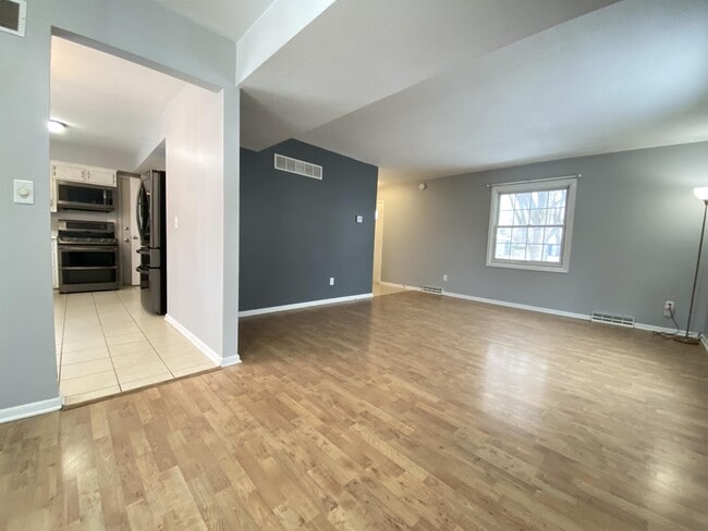 Building Photo - 1540 5th Ave SW