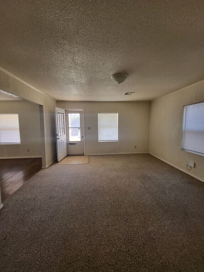 Foto del edificio - 1216 W James Ave
