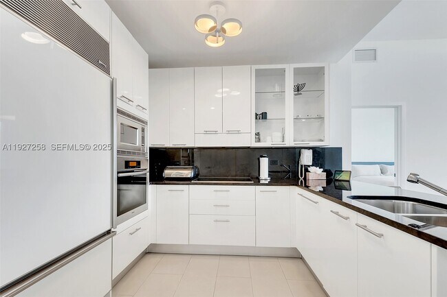 Foto del edificio - 6799 Collins Ave