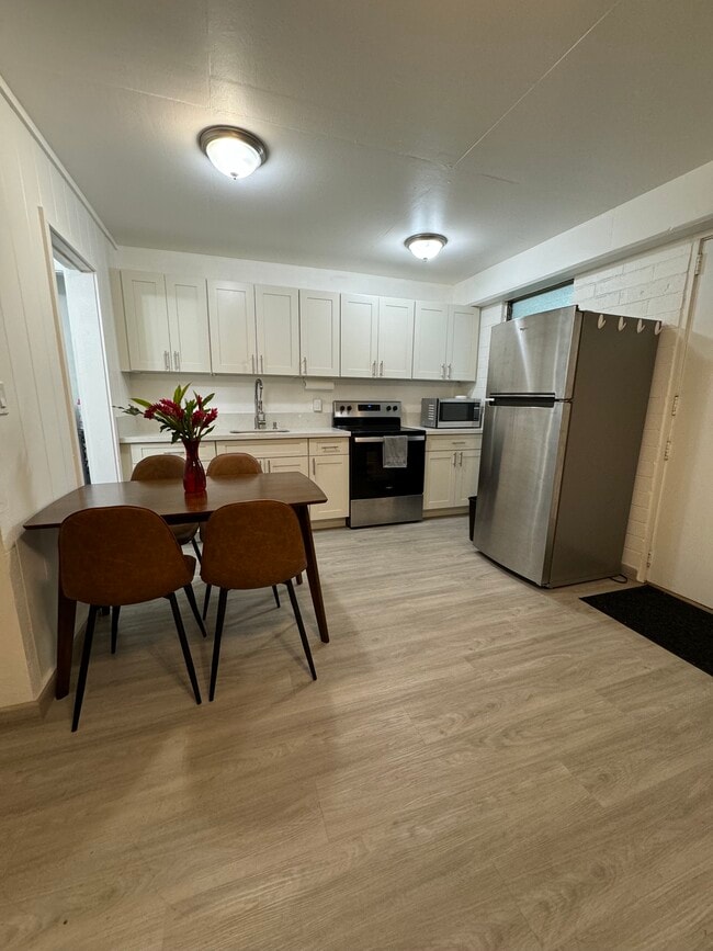 Building Photo - 410 Nahua St