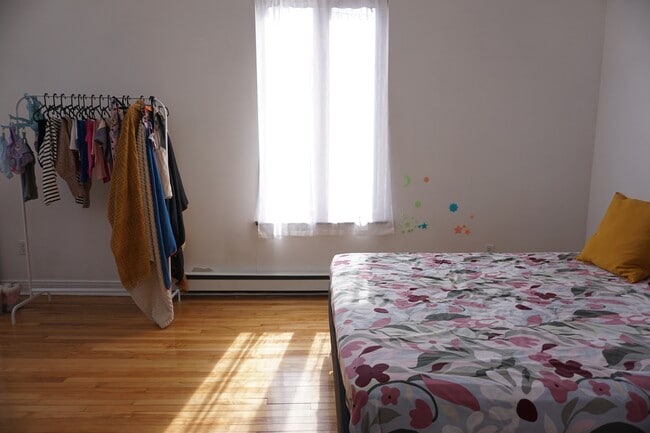 Photo du bâtiment - 3953 Rue De Bullion