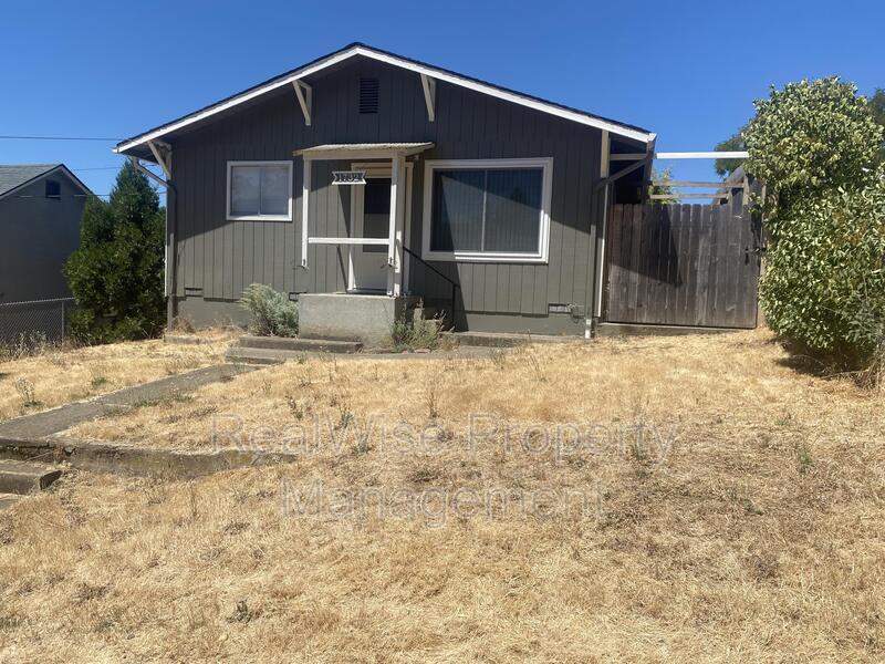 1732 SE Eddy St, Roseburg, OR 97470 House Rental in Roseburg, OR