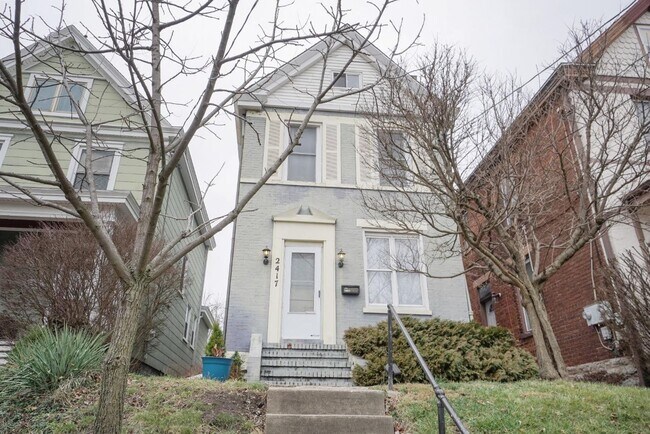 Foto del edificio - Awesome 4 Bed/ 2 Full Bath on Fairview Min...