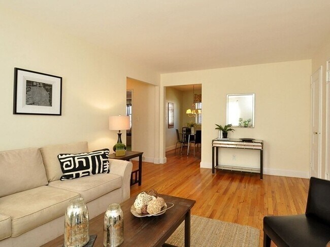 Foto del edificio - 31 Englewood Ave
