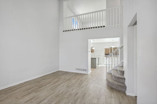 Foto del edificio - 4 bedroom 3.5 bathroom in Rock Creek