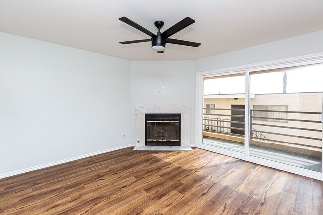Foto del edificio - ***TRUE TREASURE!!! 2/2 TOWNHOME CLOSE TO ...