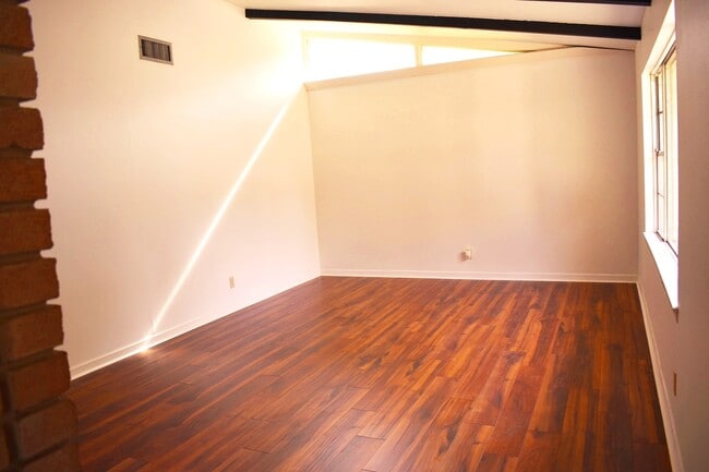 Building Photo - 5126 Beechnut St