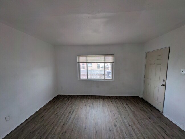 Building Photo - 8313 Copper Ave NE