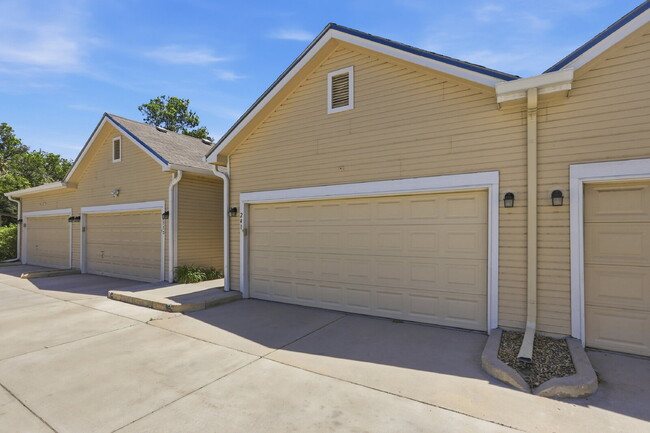 Photo - $2,735.95 - 3 Bed, 2.5 Bath Townhome in Aurora with In Unit Laundry!