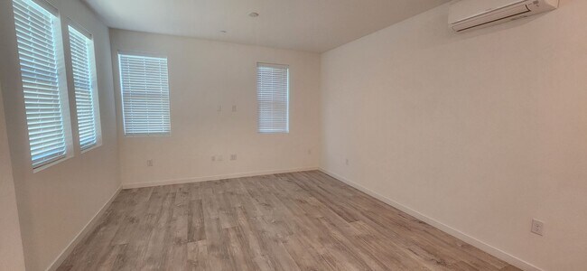 Foto del edificio - 2 Bedroom 2.5 Bathroom home at the Mill on Broadway