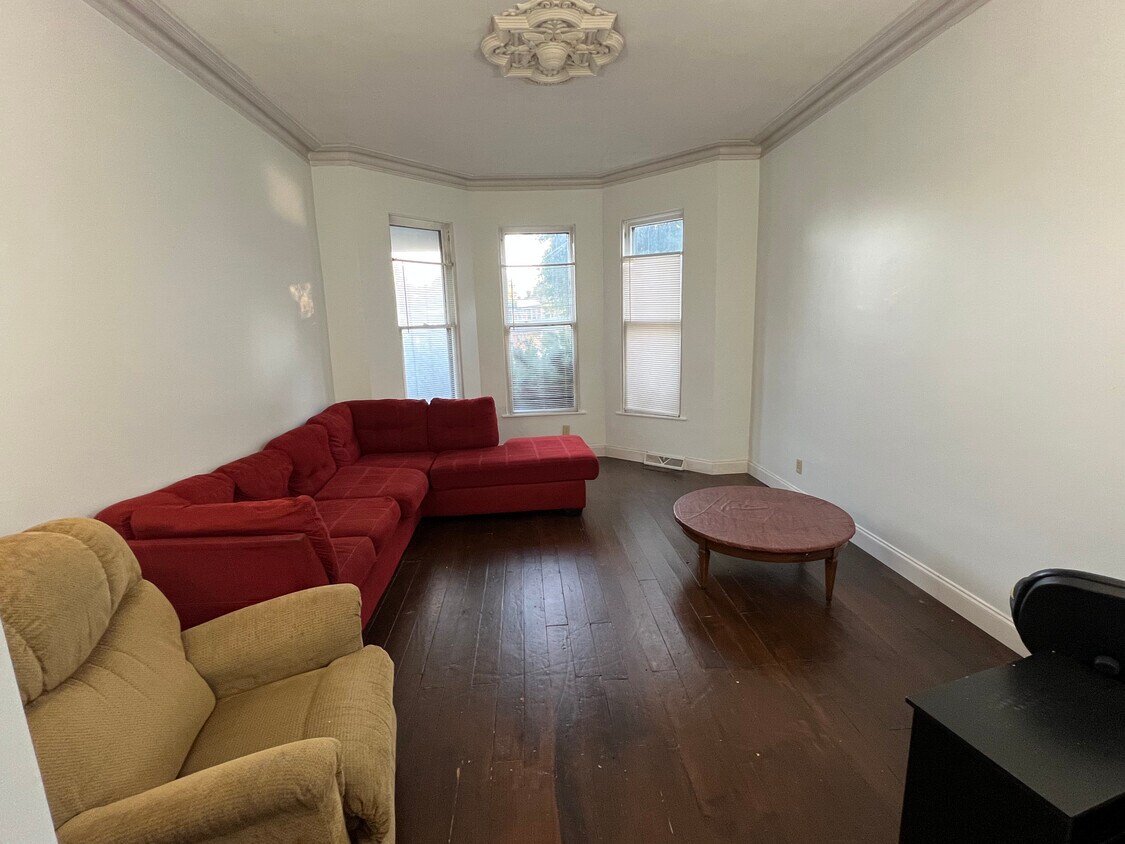 Living Room - 430 Lodi St