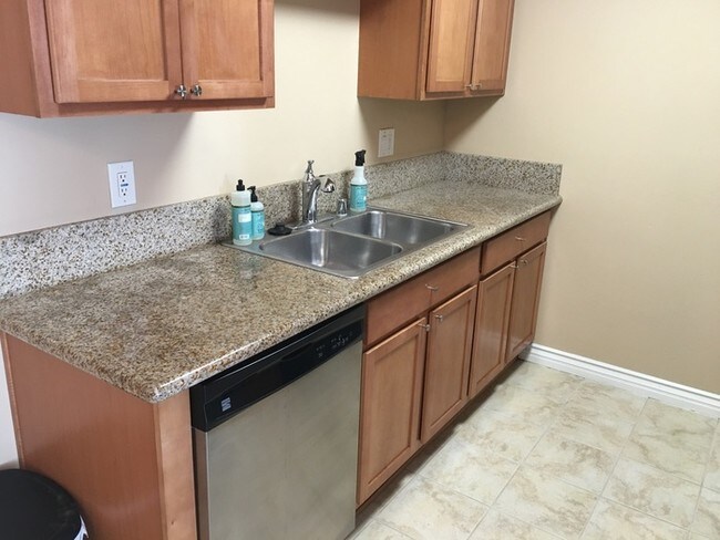 Building Photo - One Bedroom in La Quina Gardens of El Cajon!