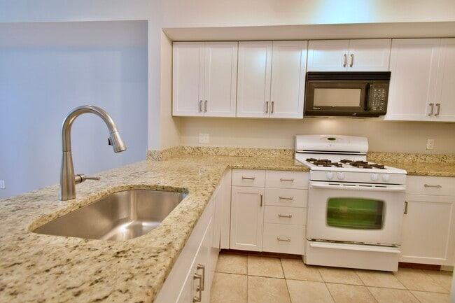 Building Photo - 39E Bellis Cir