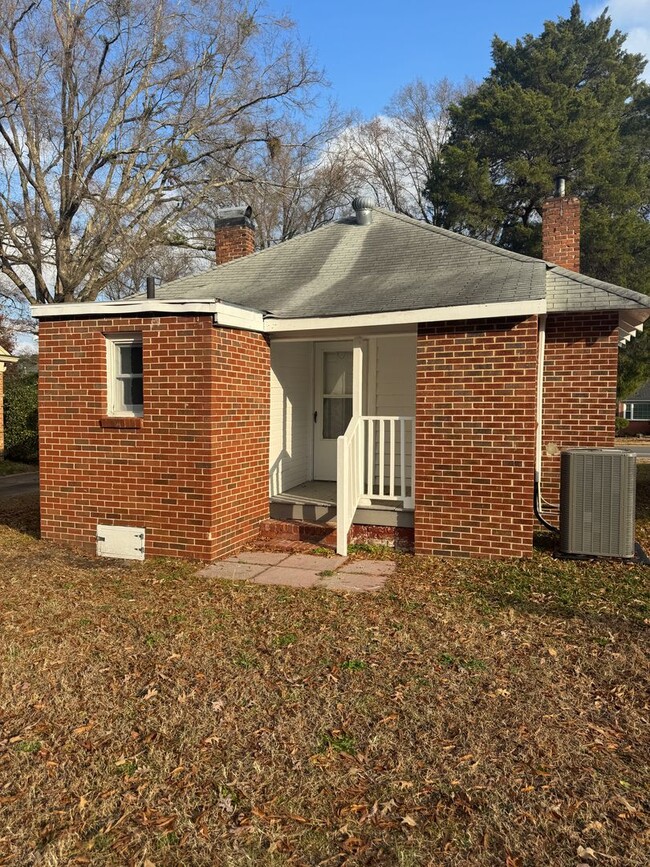 Building Photo - 1 Bedroom House on Oberlin Rd. in Raleigh