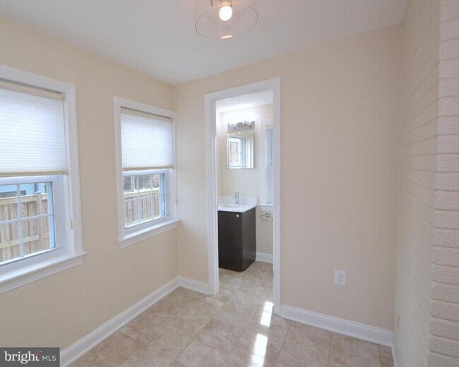 Foto del edificio - 2441 N McKinley St
