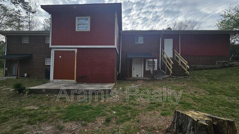 Foto principal - 7466 Westlake Dr
